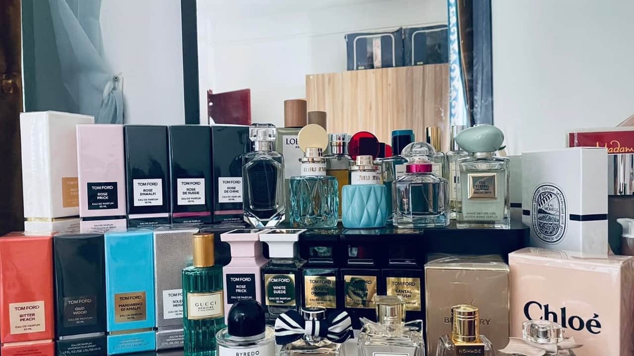 How to Choose Adhesive Labels for Frosted Glass Perfume Bottles