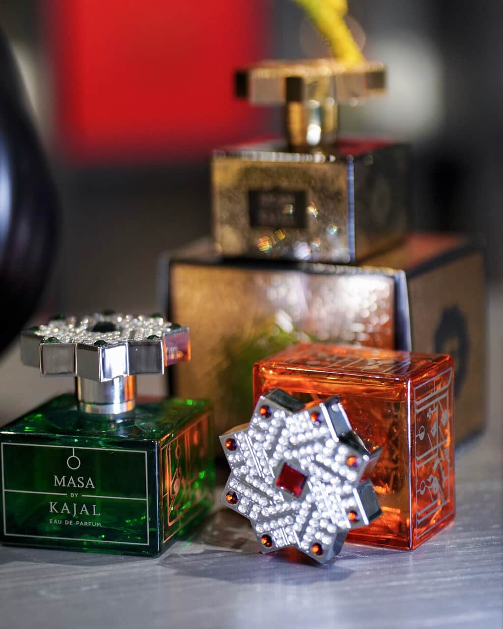 Premium Packaging at Low MOQ with Standard Bottles and Metal Plates